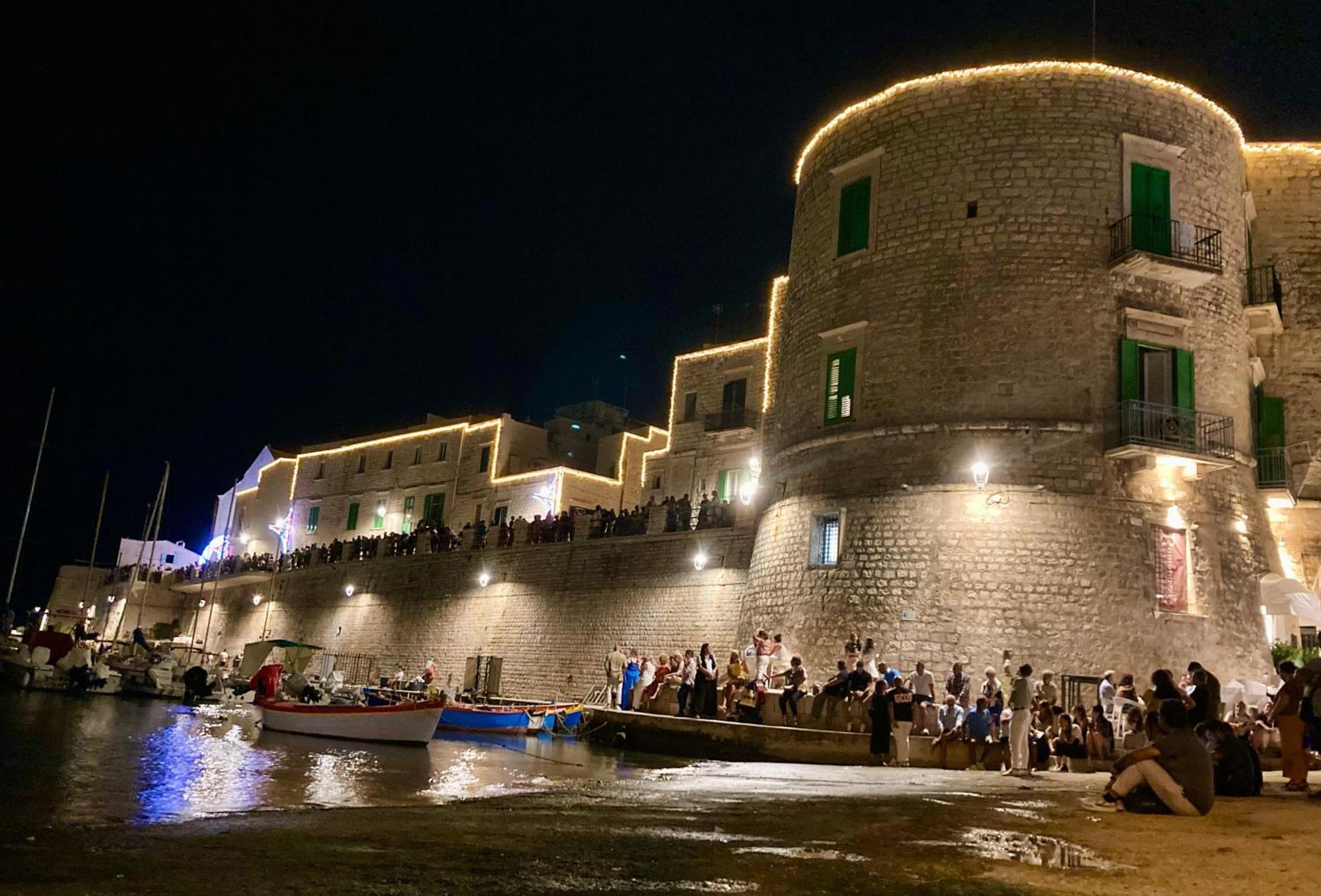 Palazzo Framarino Dei Malatesta - Noble Floor - XIV Century Giovinazzo Exterior foto