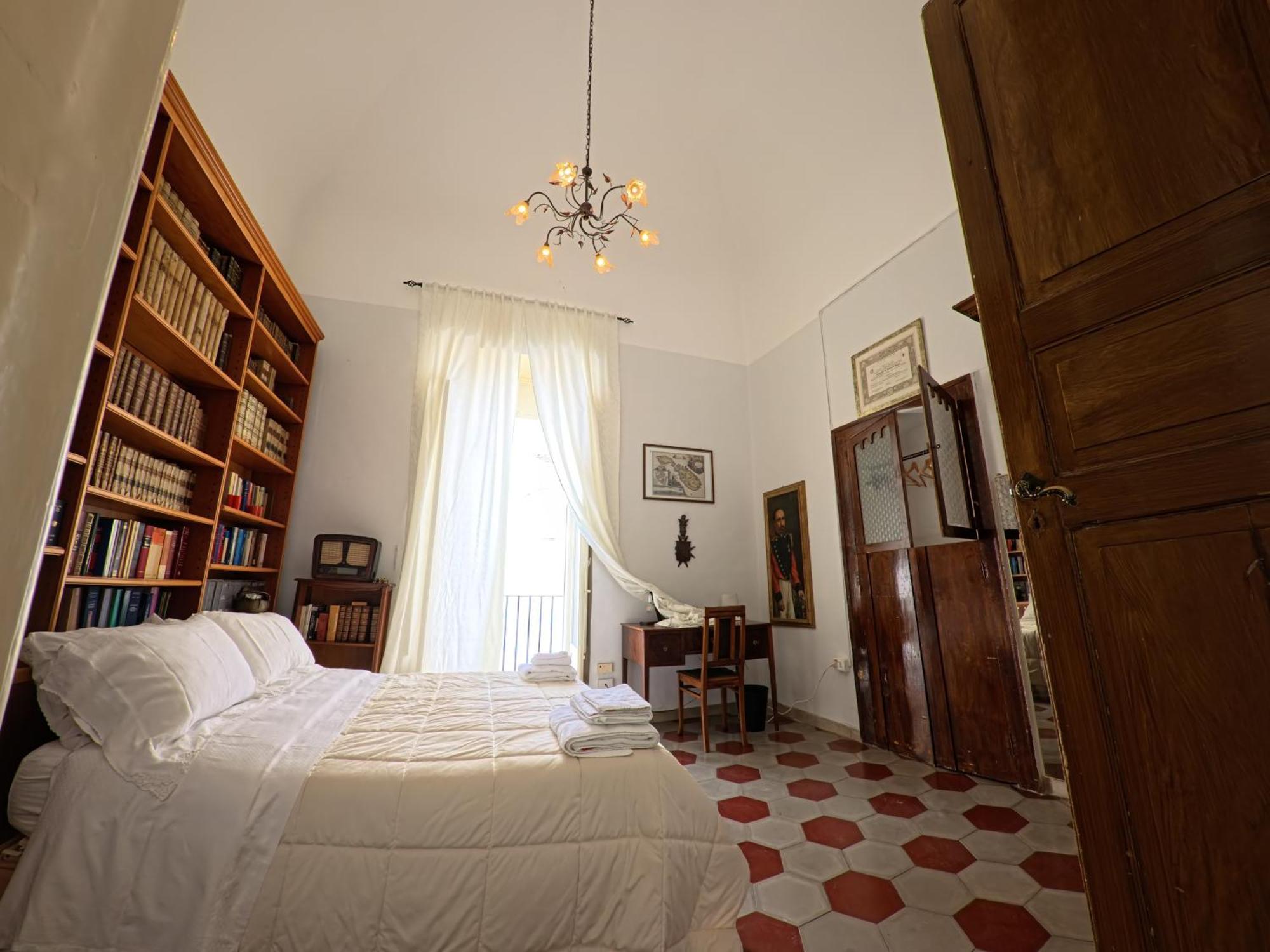 Palazzo Framarino Dei Malatesta - Noble Floor - XIV Century Giovinazzo Exterior foto