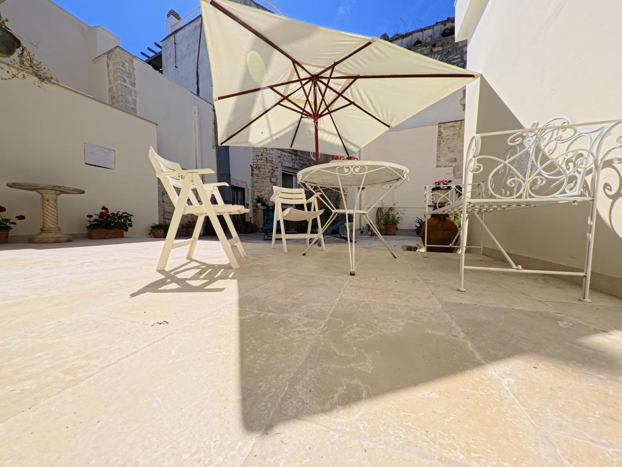 Palazzo Framarino Dei Malatesta - Noble Floor - XIV Century Giovinazzo Exterior foto