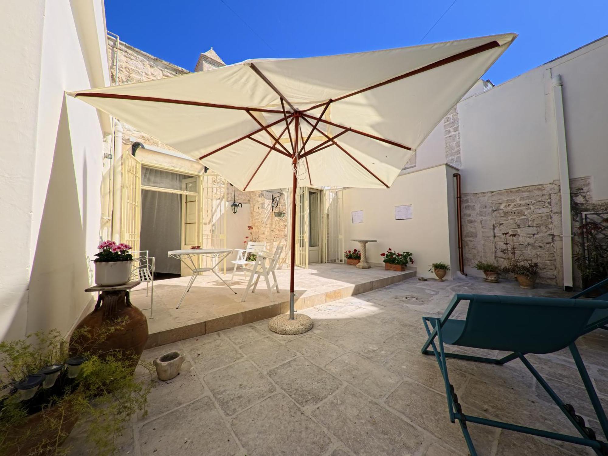 Palazzo Framarino Dei Malatesta - Noble Floor - XIV Century Giovinazzo Exterior foto