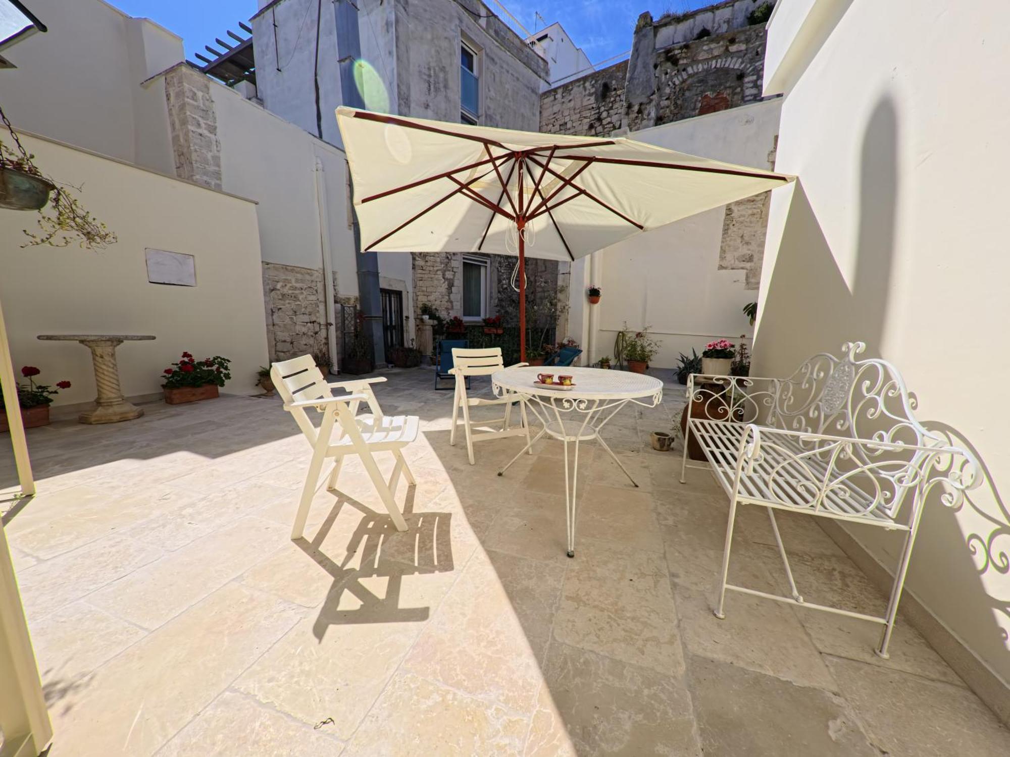 Palazzo Framarino Dei Malatesta - Noble Floor - XIV Century Giovinazzo Exterior foto