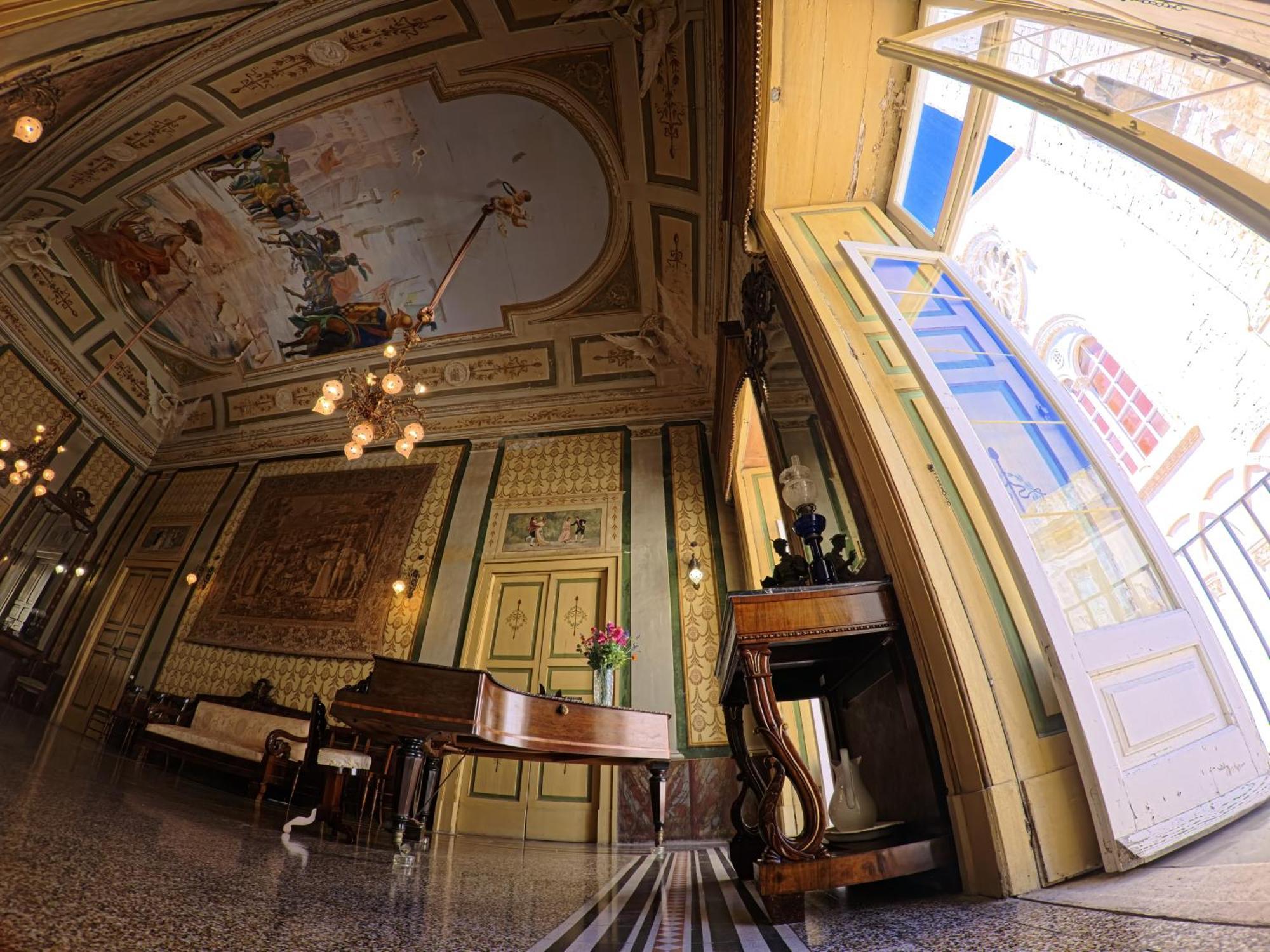Palazzo Framarino Dei Malatesta - Noble Floor - XIV Century Giovinazzo Exterior foto