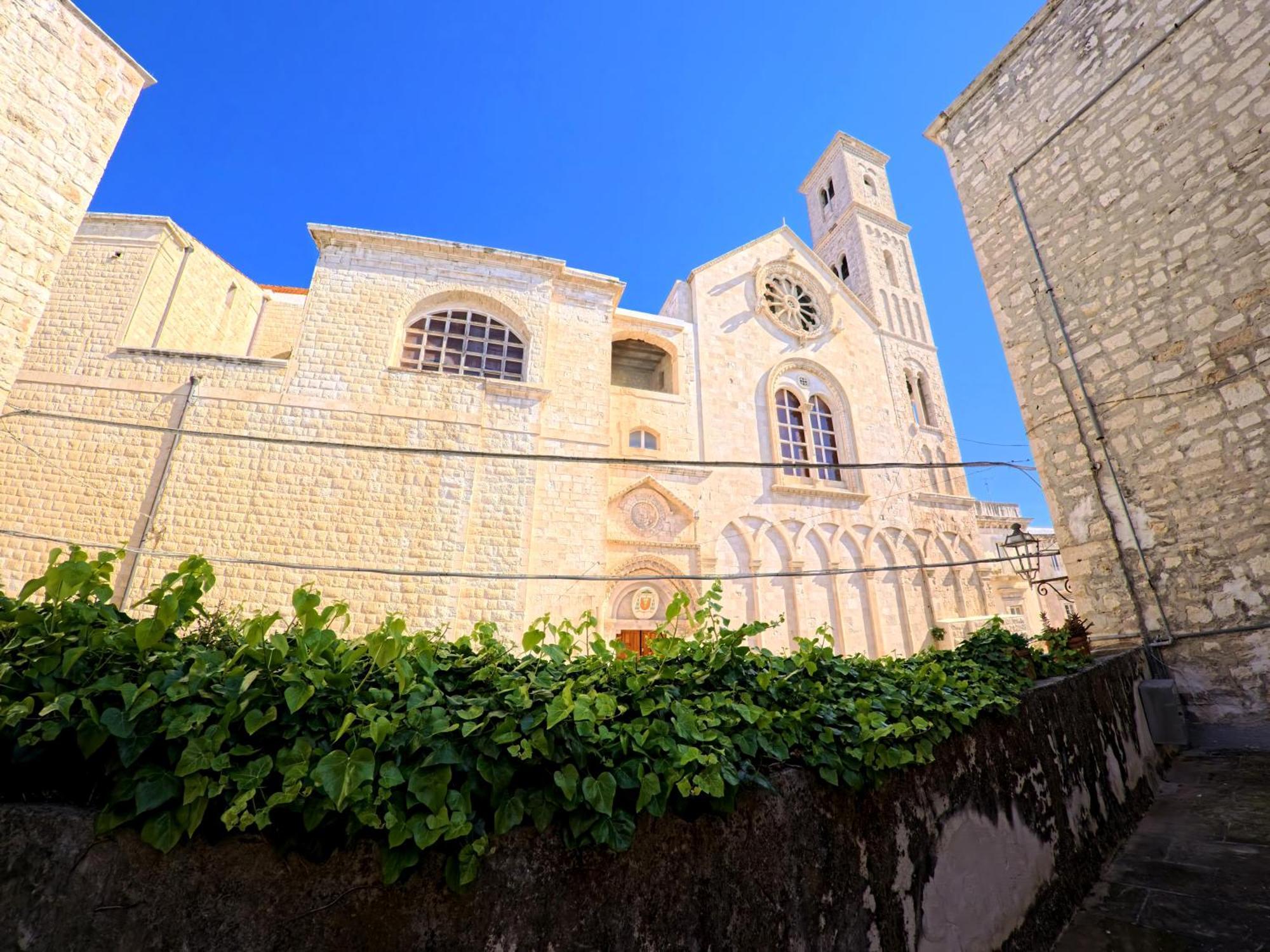 Palazzo Framarino Dei Malatesta - Noble Floor - XIV Century Giovinazzo Exterior foto