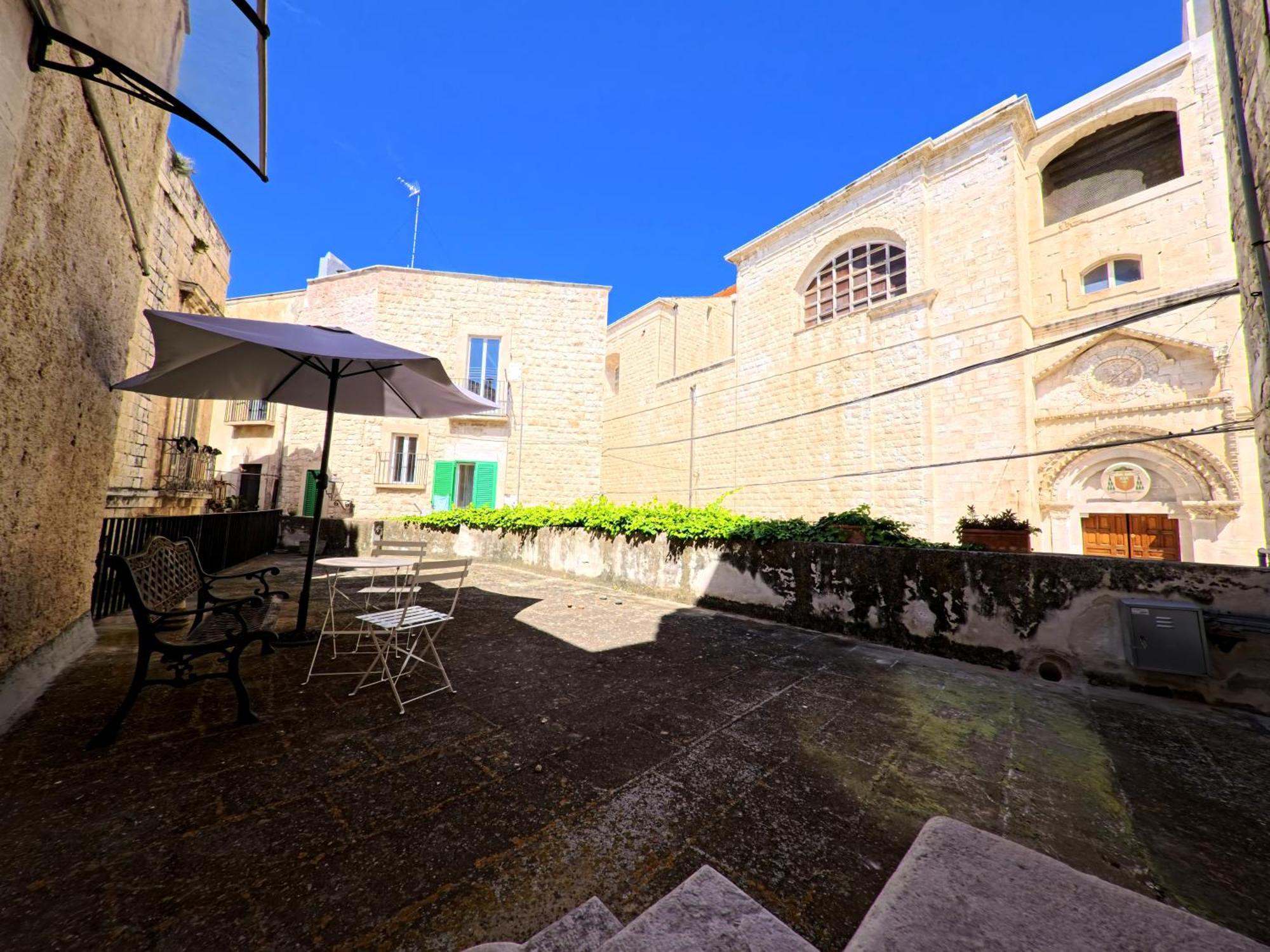 Palazzo Framarino Dei Malatesta - Noble Floor - XIV Century Giovinazzo Exterior foto